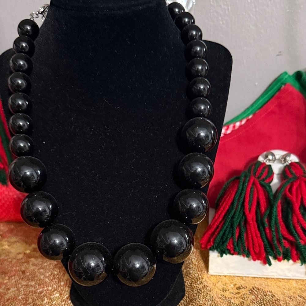 Elegant Black Beaded Necklace